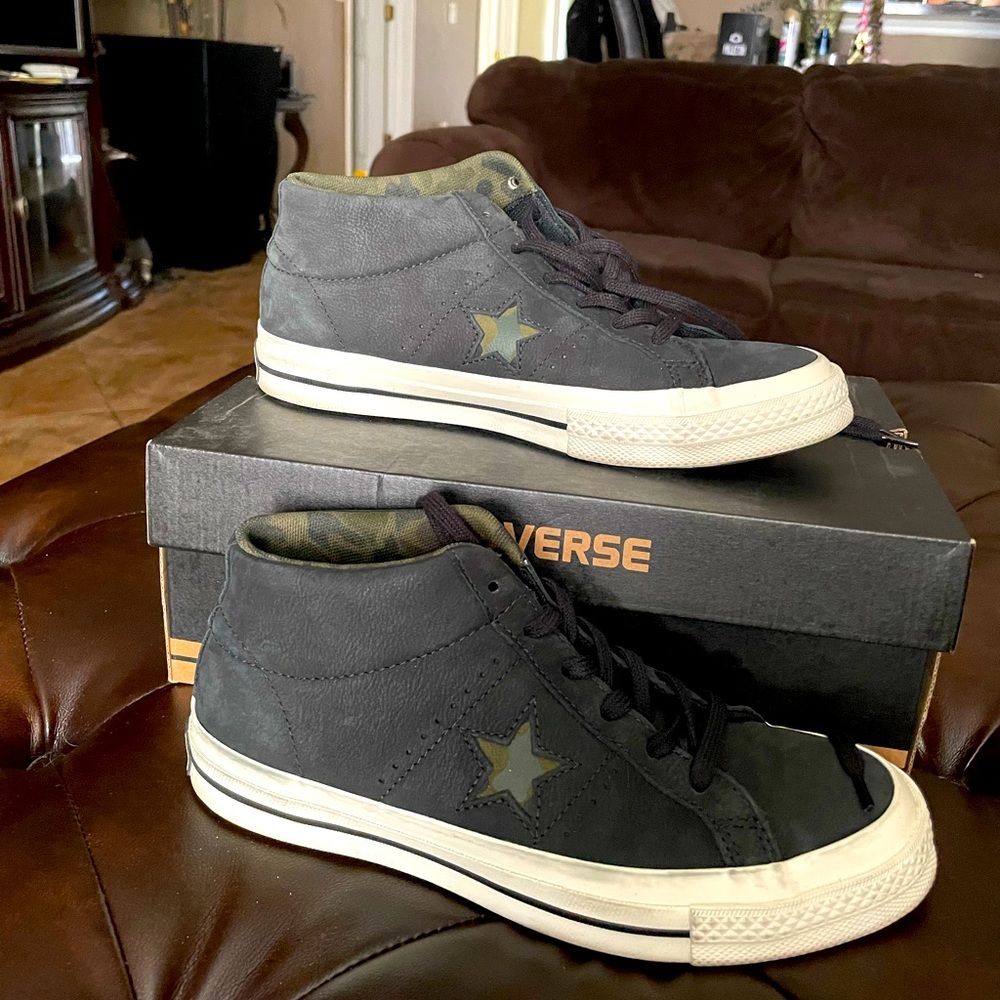 Converse women sneakers unisex Men size 5.5 women size 7.5
